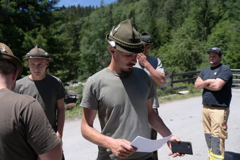 In der Mitte: Chefhirte Markus Braunhofer ist&nbsp;f&uuml;r das&nbsp;Wohl von hunderten K&uuml;hen&nbsp;verantwortlich.